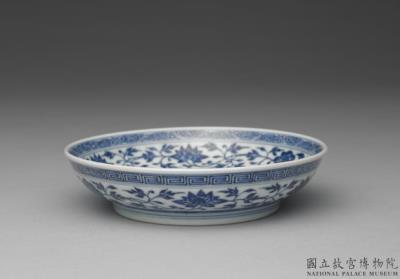 图片[2]-Dish with Indian lotus scrolls in underglaze blue, Qing dynasty, Qianlong reign (1736-1795)-China Archive